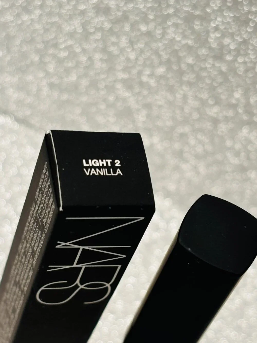 Nars Radiant Creamy Concealer-Light  2 Vanilla